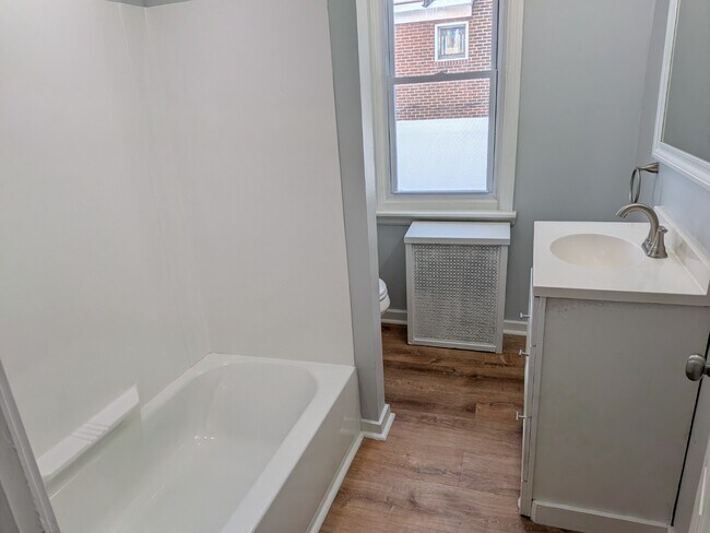 Building Photo - Beautiful Four Bedroom Home In Forest Hills