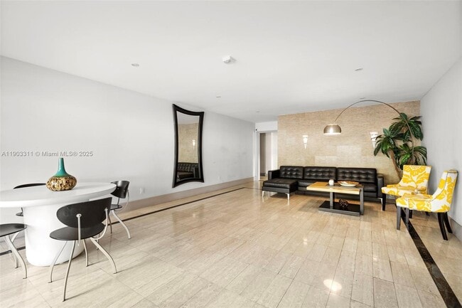 Building Photo - 1330 NE 105th St