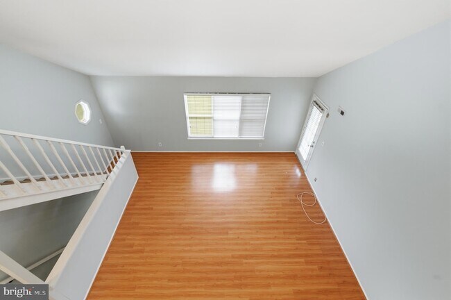 Building Photo - 321B Delancey Pl