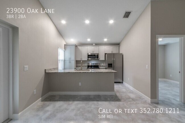 Building Photo - Sorrento 3/2 with Grand Master Suite!