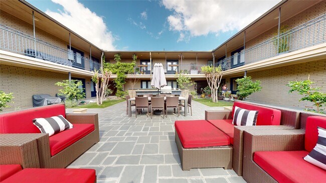 Building Photo - 1410 Hyde Park Blvd