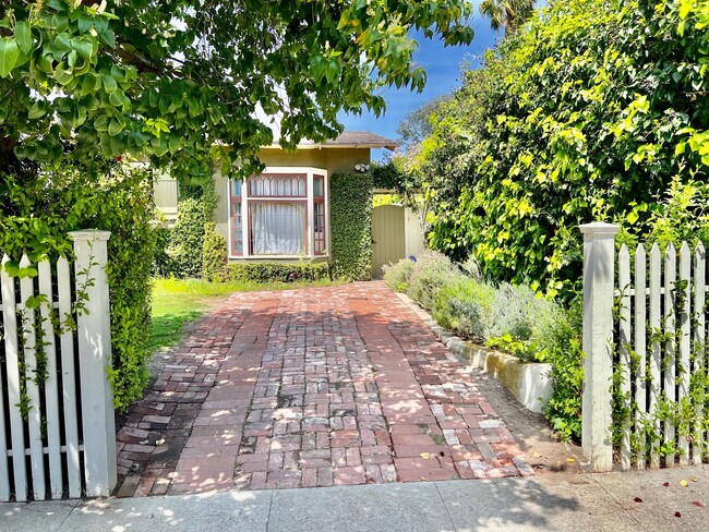 View of side entry gate from street - 1211 Vienna Way