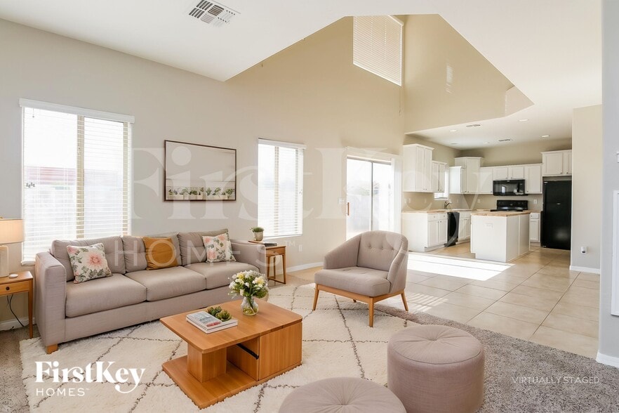 Building Photo - 7111 N 27th Ln