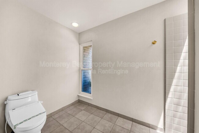 Building Photo - 10160 Sunstar Rd