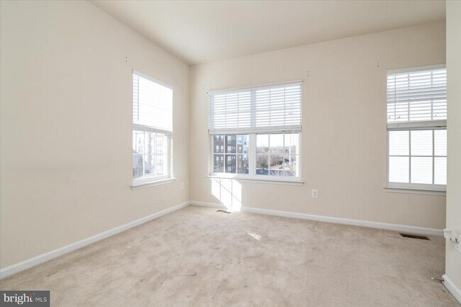 Building Photo - 12500 Rustic Rock Ln