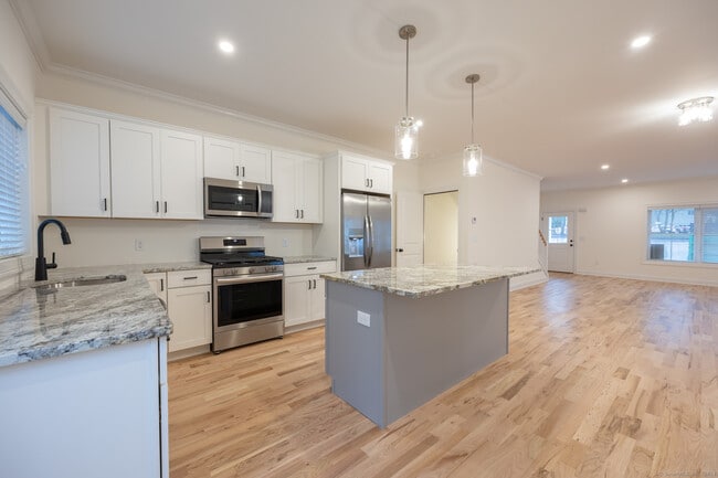 Building Photo - 242 S Main St