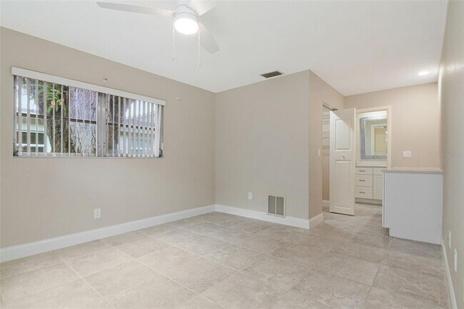 Building Photo - 2958 Dundee Dr