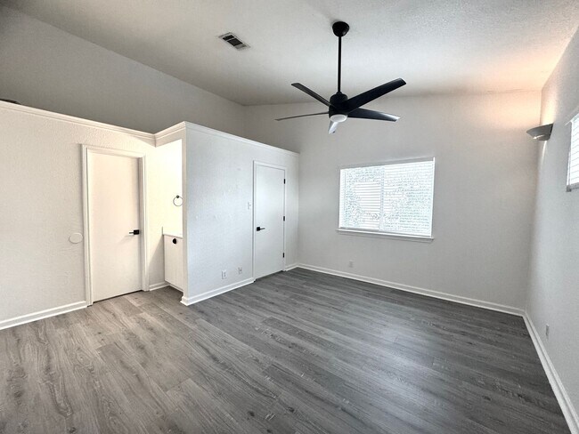Building Photo - 3410 Speedway