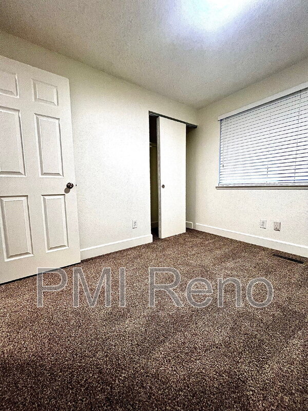 Building Photo - 812 Glen Molly Dr