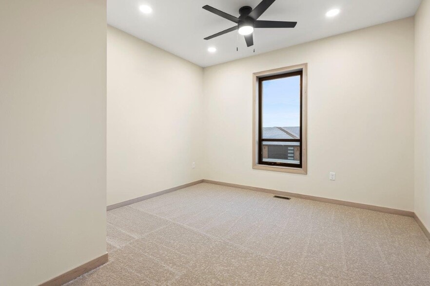 Building Photo - 2324 Sweetgrass Dr