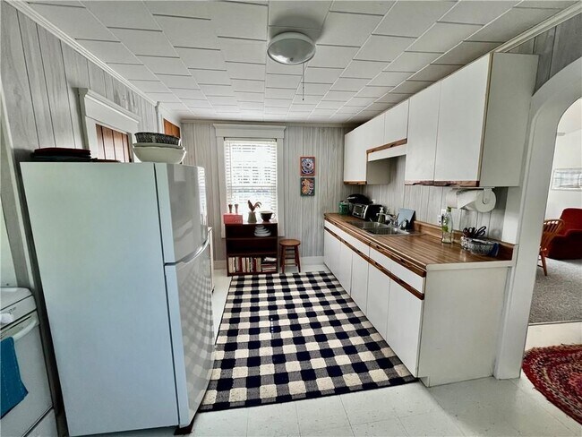 Building Photo - 27 S Shore Rd