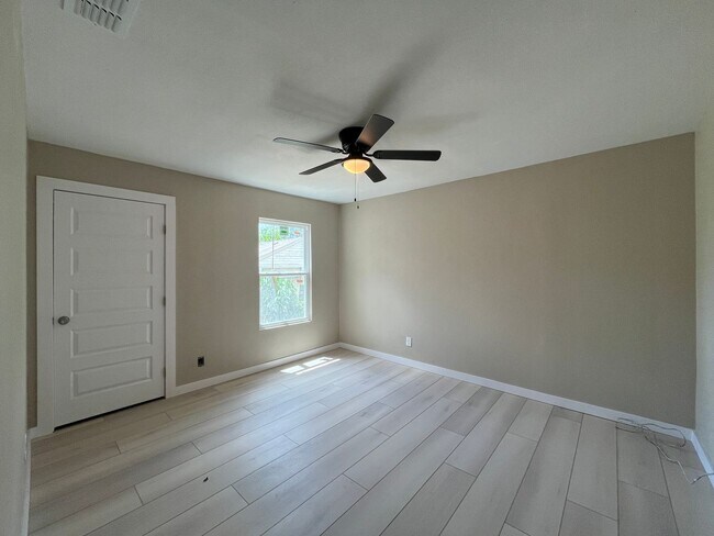 Building Photo - Remodeled 3 Bedroom 2 Bath Home