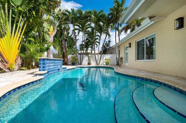 Primary Photo - 7641 W Country Club Blvd