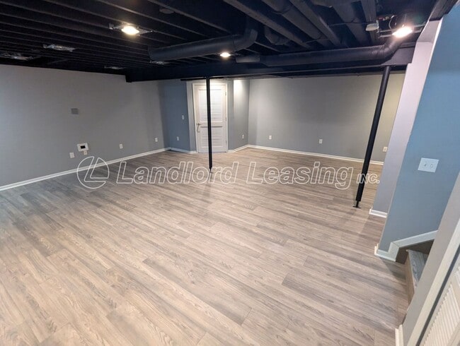 Building Photo - 35330 Oxford Ct