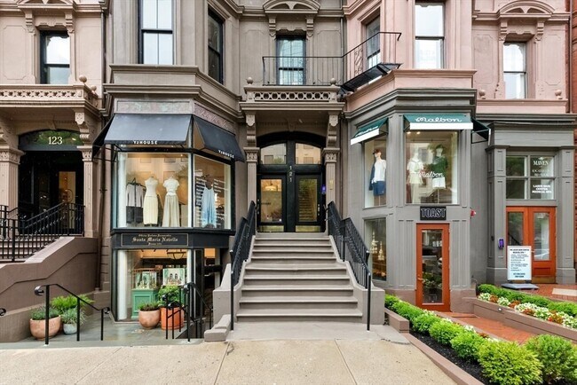 Building Photo - 121 Newbury St