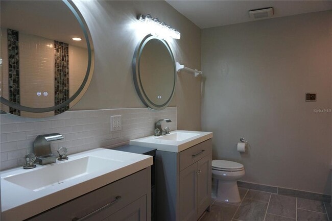 Building Photo - 534 Pinellas Bayway S