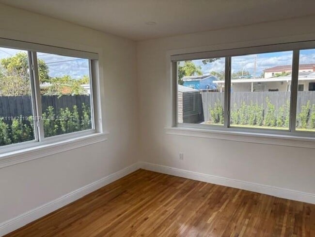 Building Photo - 9315 SW 44th St