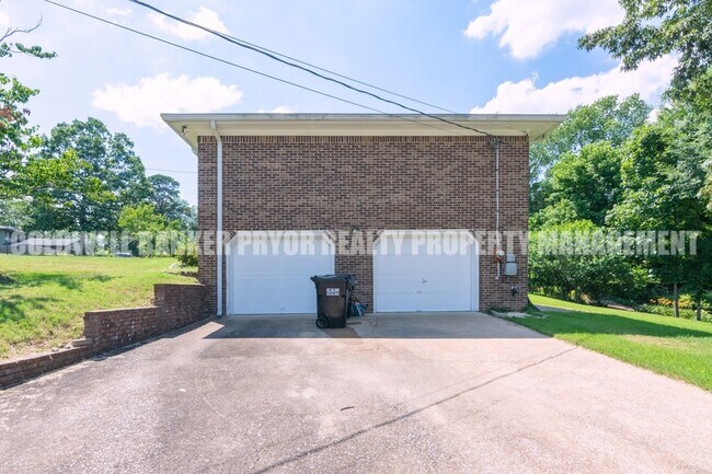 Building Photo - 211 Sandpiper Ln