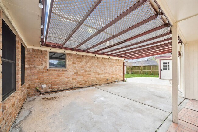 Building Photo - 21423 Park Valley Dr