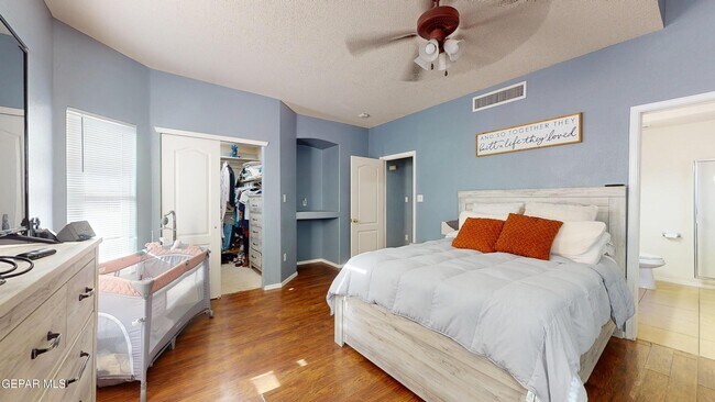 Building Photo - 10803 Elise St