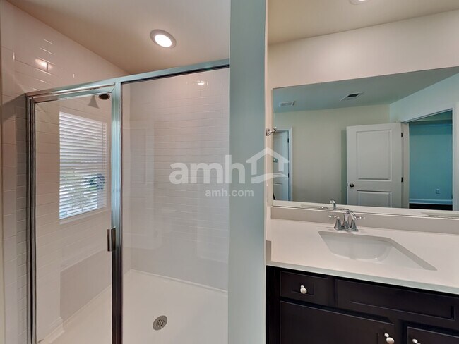 Building Photo - 301 Pecan Dr