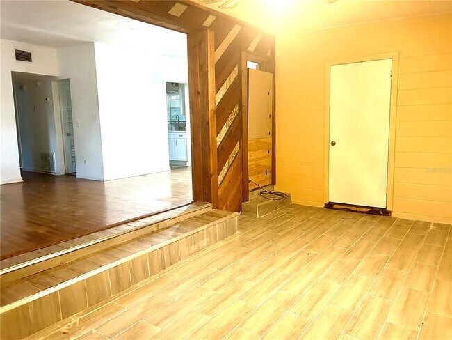 Building Photo - 112 Dahlia Dr