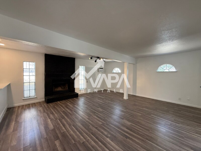 Building Photo - 3838 Anton Dr