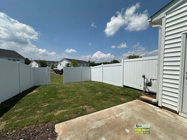 Building Photo - 3/2.5 Townhome Available Now!