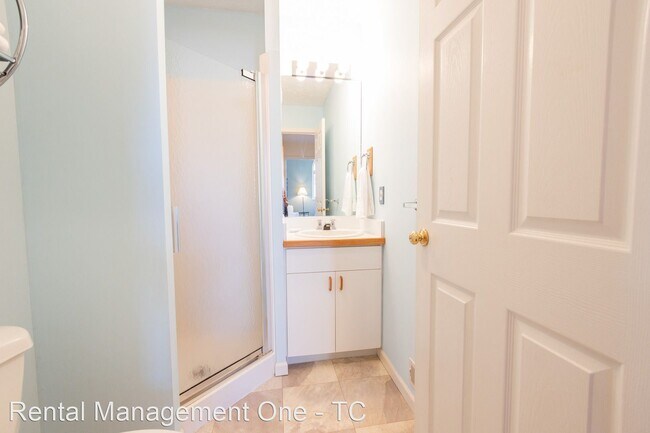 Building Photo - 2 br, 2 bath House - 6311 Ridge Drive, #23