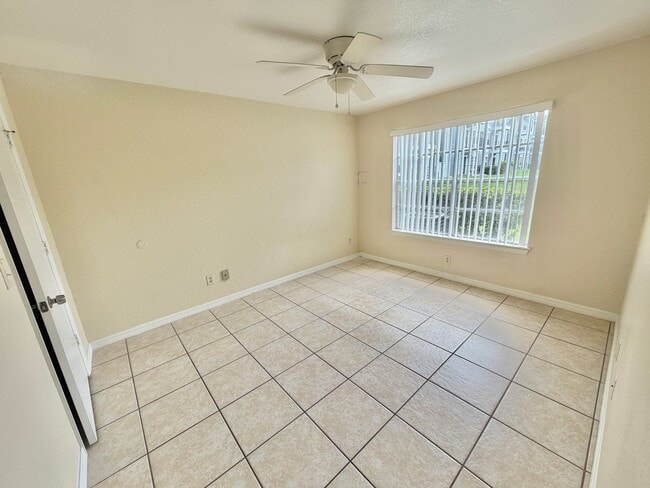 Building Photo - 2550 N Alafaya Trail