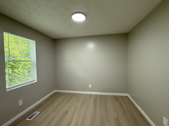Building Photo - 1201 Karnes Ave