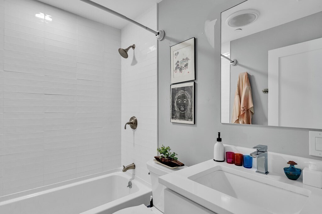 Building Photo - 19 Plymouth St