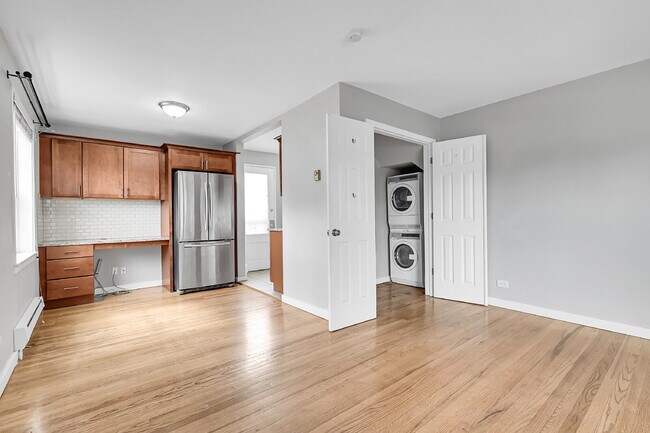 Building Photo - $2,095 - Updated 2 bed/1 bathroom Denver C...