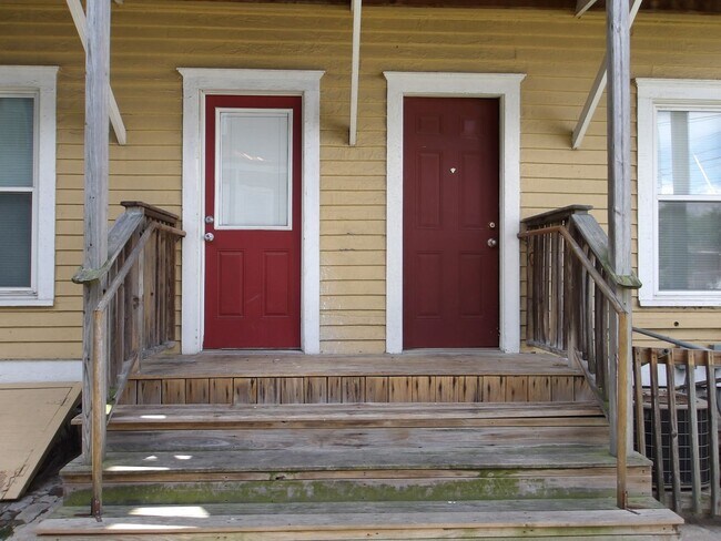 Building Photo - 633 W Ormsby Ave