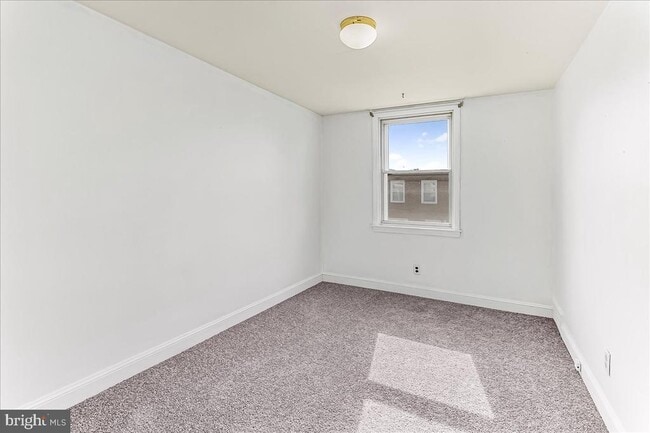 Building Photo - 324 W Rively Ave