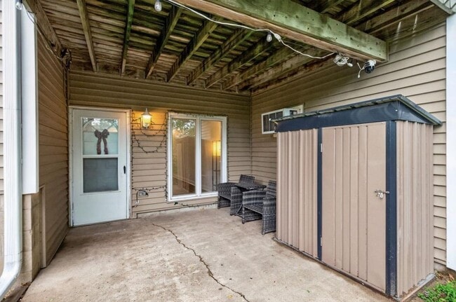 Building Photo - Newly Remodeled 2Bed 1Bath Townhome in Prior Lake!
