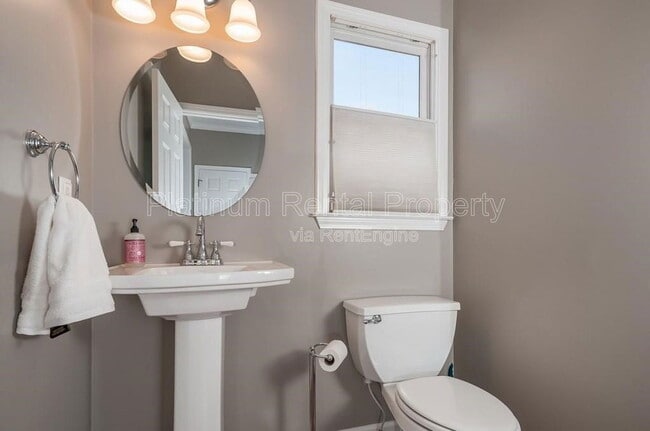 Building Photo - 925 Briars Bend