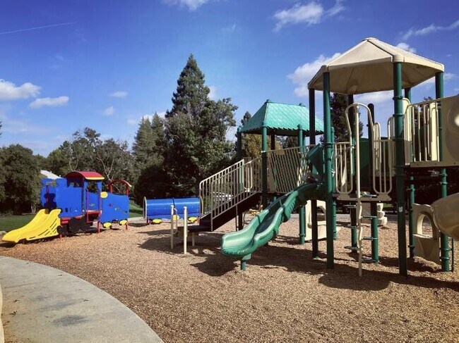 Building Photo - 1662 Parkside Dr