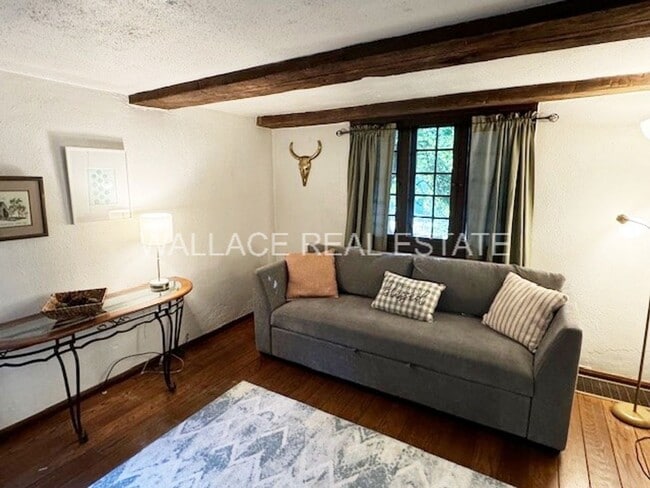 Building Photo - COZY 1 BEDROOM FULLY FURNISHED COTTAGE IN ...