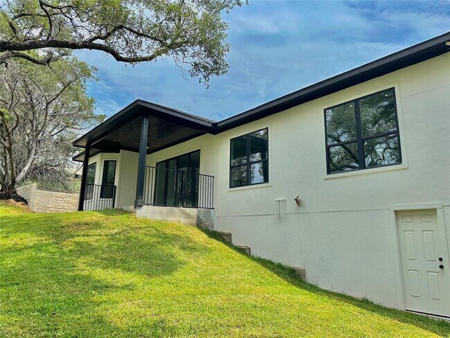 Building Photo - 5206 Country Club Dr
