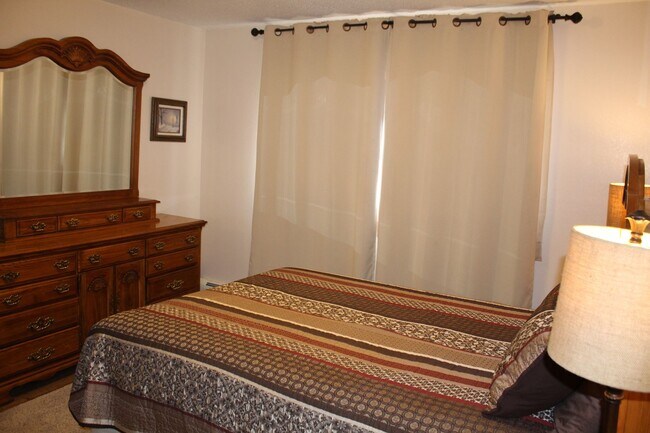 Building Photo - Furnished Month to Month Corporate Short Term Extended Stay Apartment