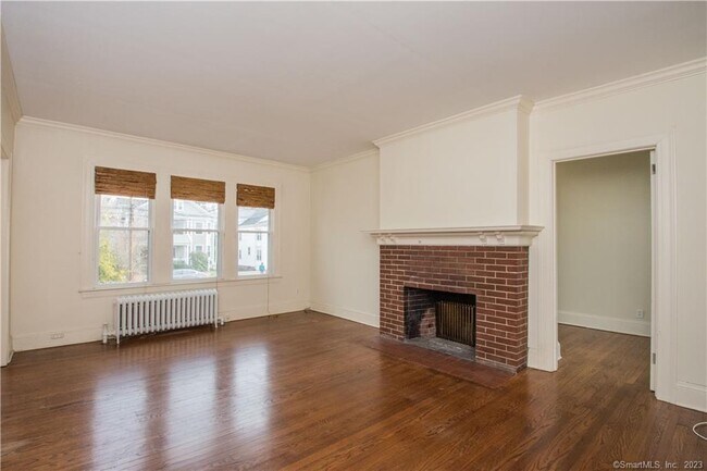 Building Photo - 77 Maplewood Ave