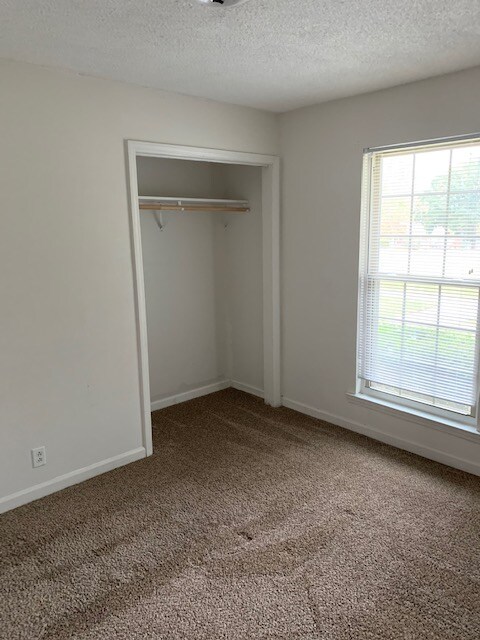 Building Photo - 4001 Anderson Rd