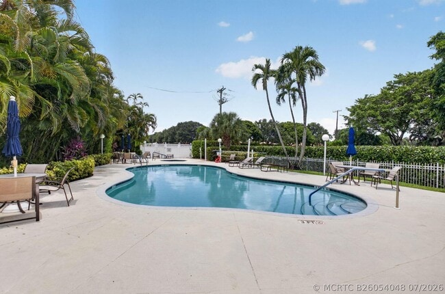 Building Photo - 5225 Brookview Dr