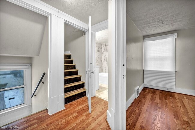 Building Photo - 960 Whittier Ave
