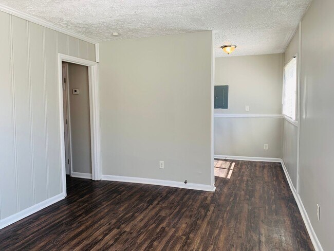 Building Photo - 6102 E Fayetteville Dr