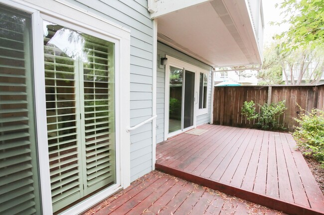 Building Photo - Harbor Bay Alameda Townhouse In Brittany B...