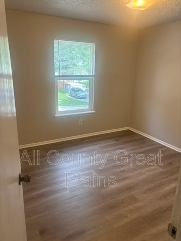 Building Photo - 609 S Lakehurst Dr