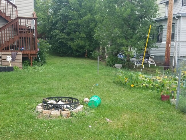 Building Photo - 2208 W 2nd St