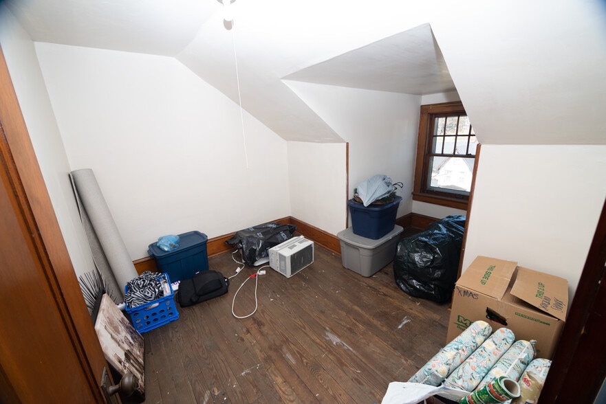 Building Photo - 308 E Linn St